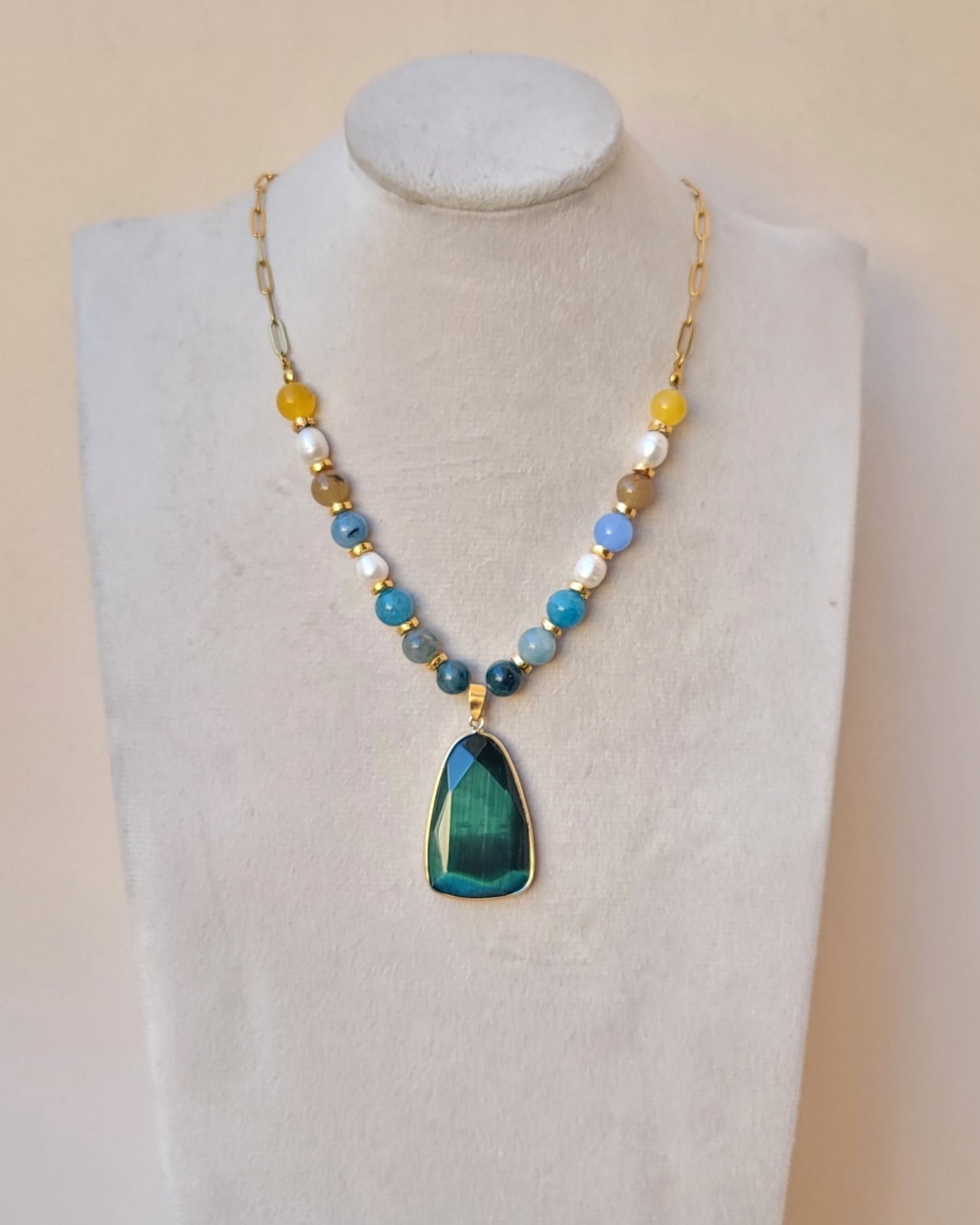 Agate Necklace With Stone Pendnat