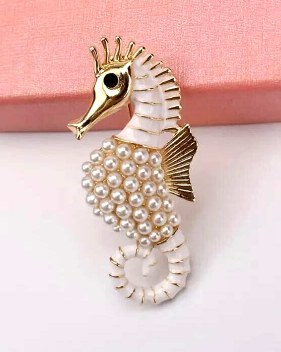 Seahorse Pearls Brooch - White
