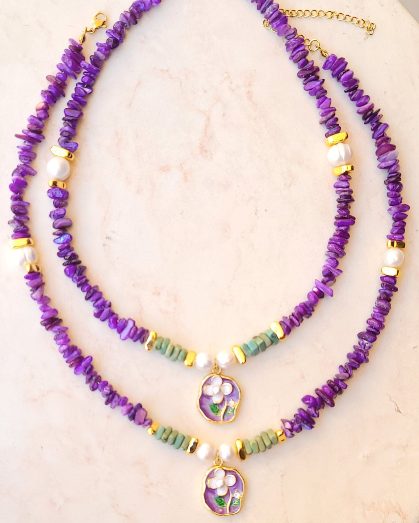 Stone Chips Necklace With Gold plated Floral Pendant