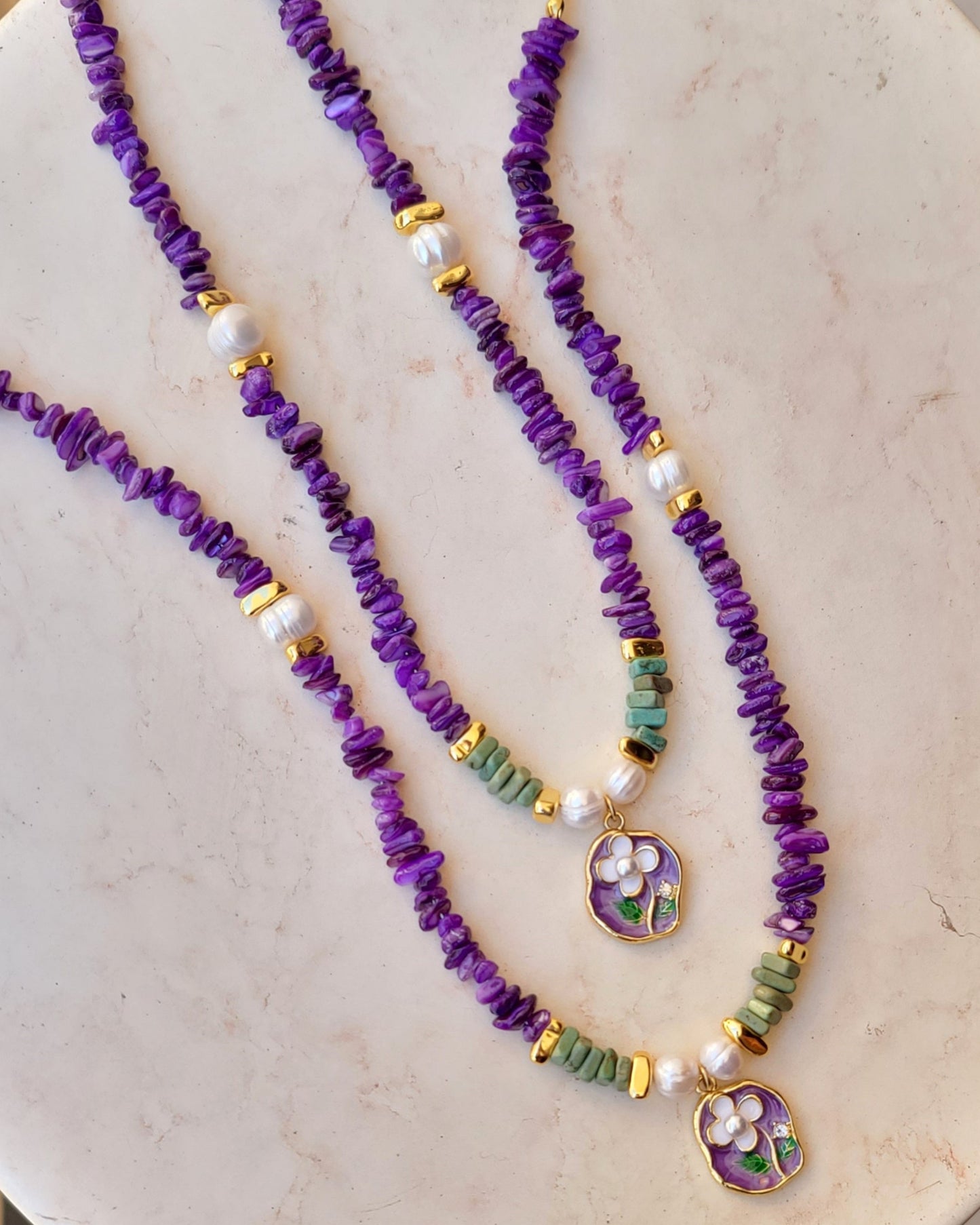 Stone Chips Necklace With Gold plated Floral Pendant