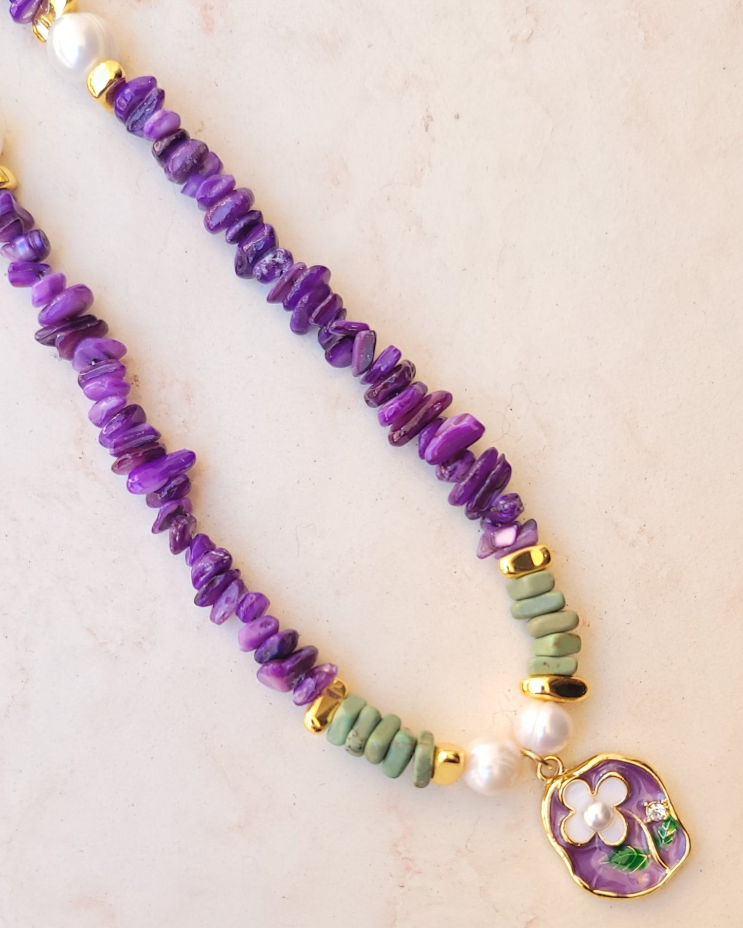 Stone Chips Necklace With Gold plated Floral Pendant