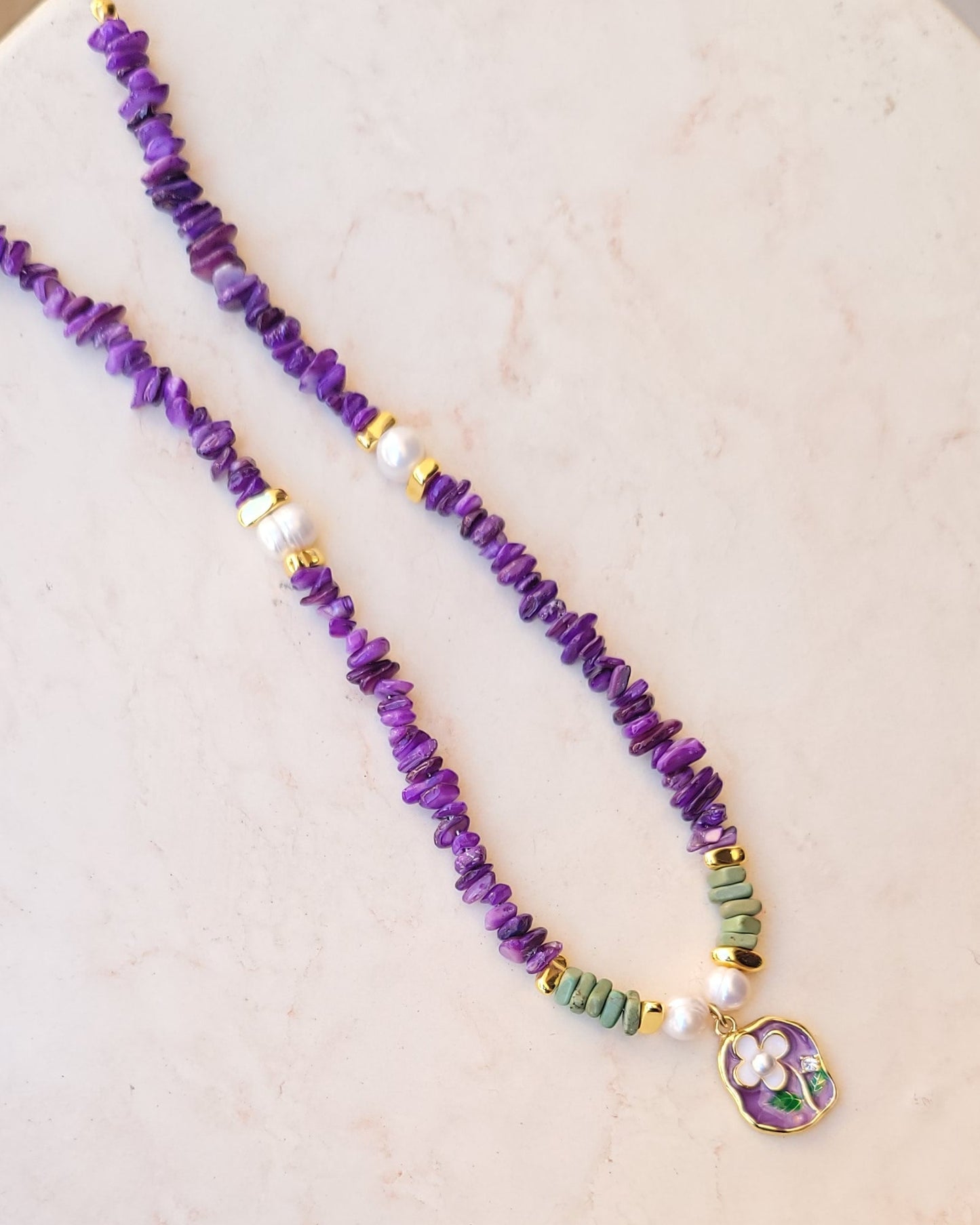 Stone Chips Necklace With Gold plated Floral Pendant