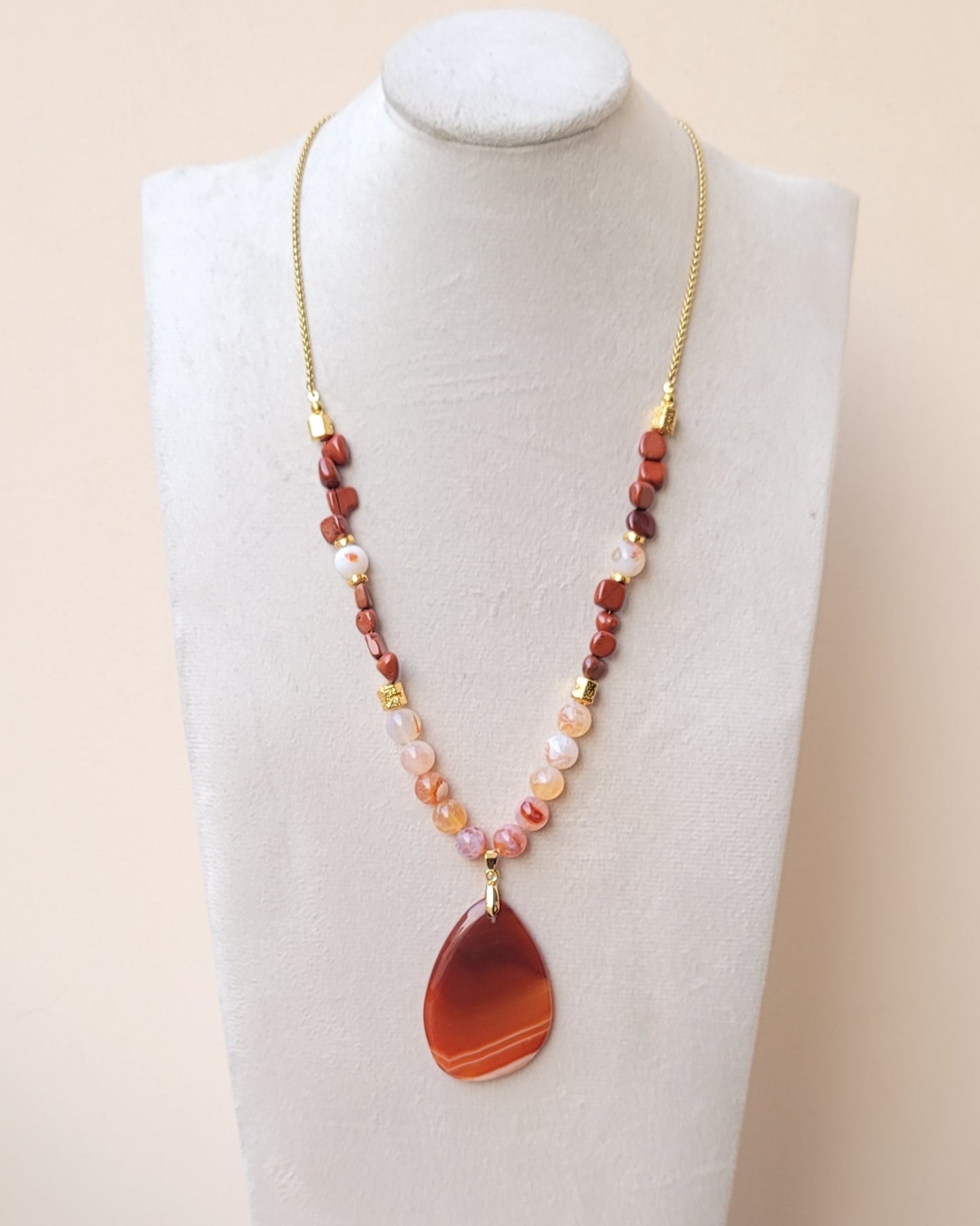 Agate Necklace With Natural Stone Pendnat