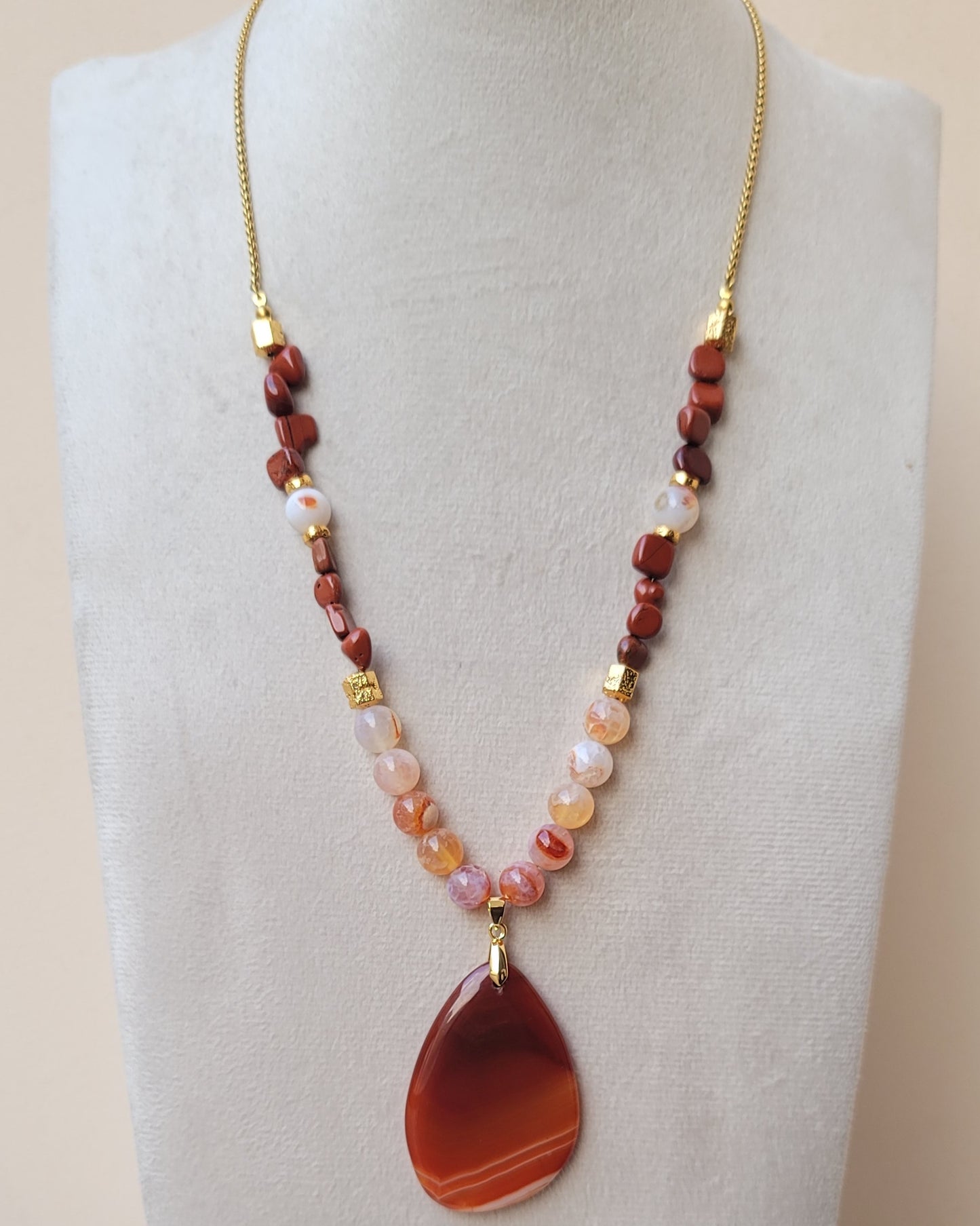 Agate Necklace With Natural Stone Pendnat