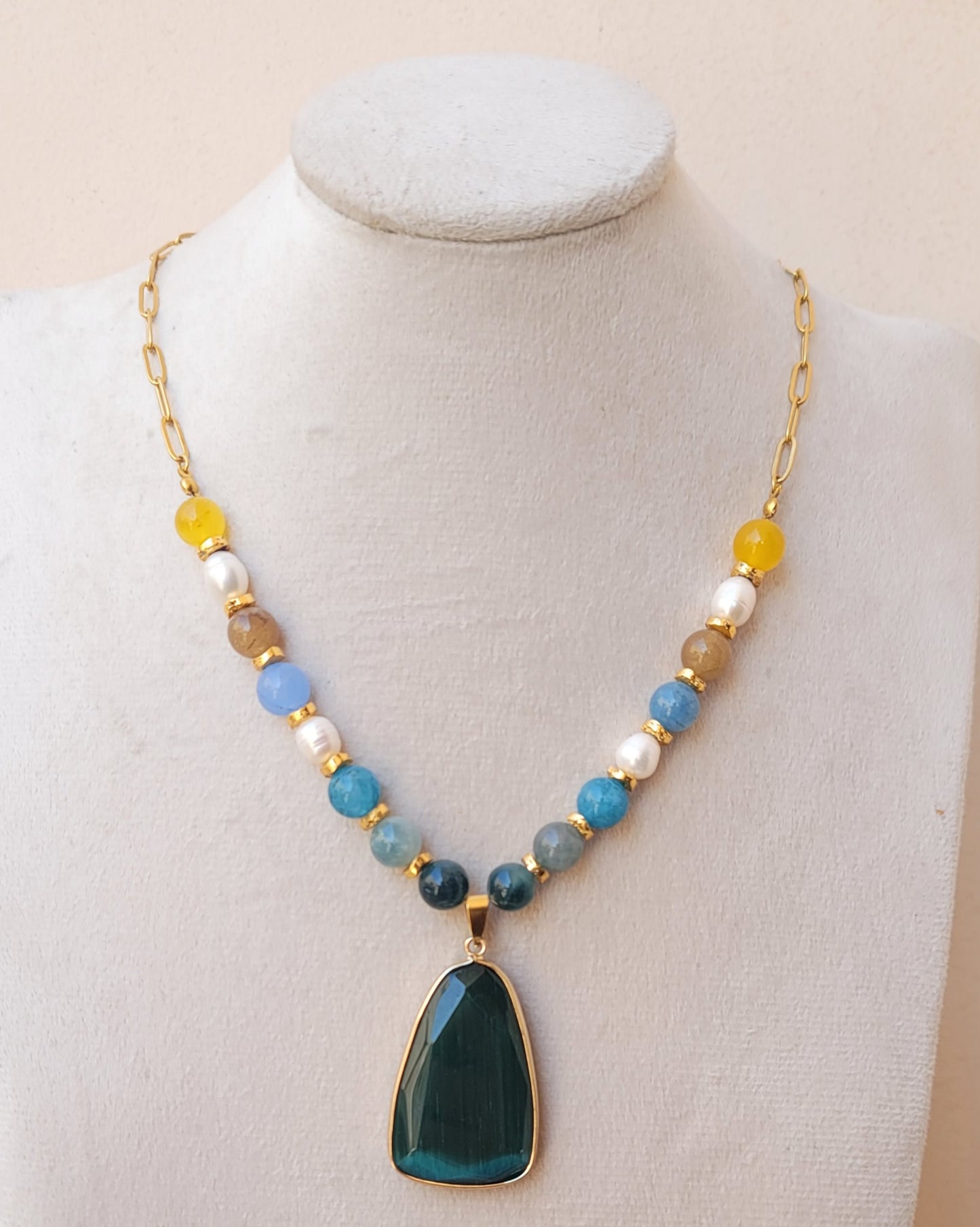 Agate Necklace With Stone Pendnat