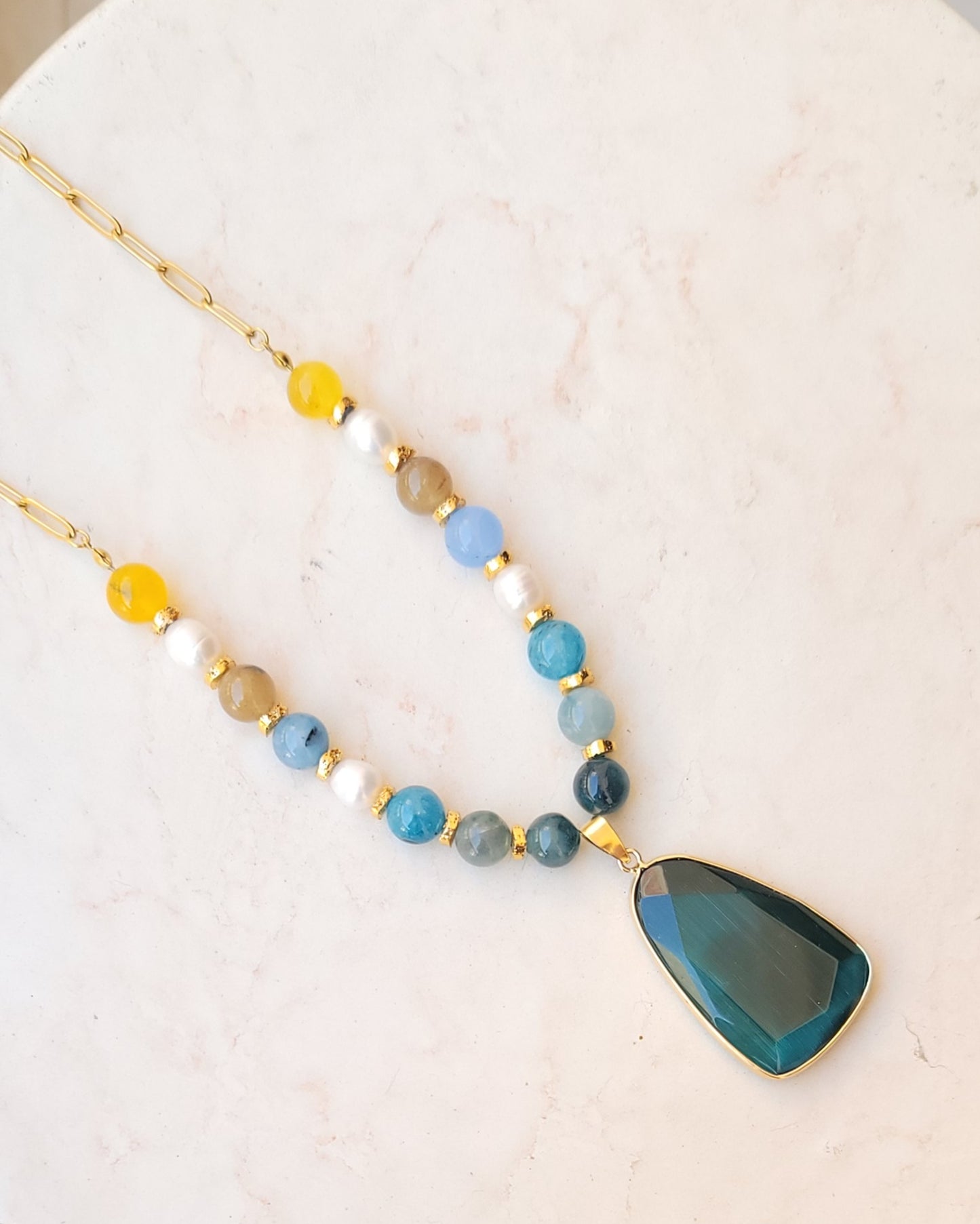 Agate Necklace With Stone Pendnat