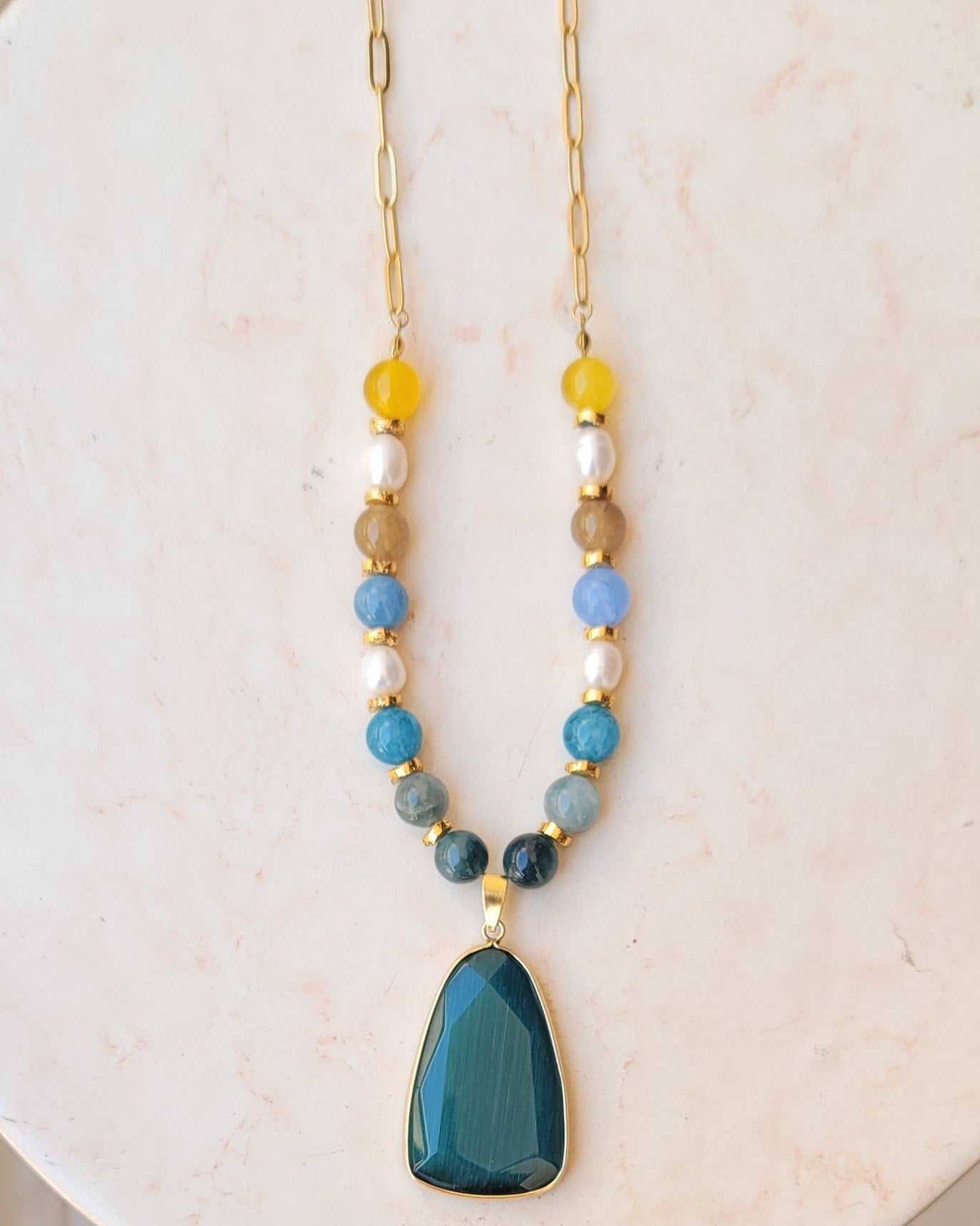 Agate Necklace With Stone Pendnat