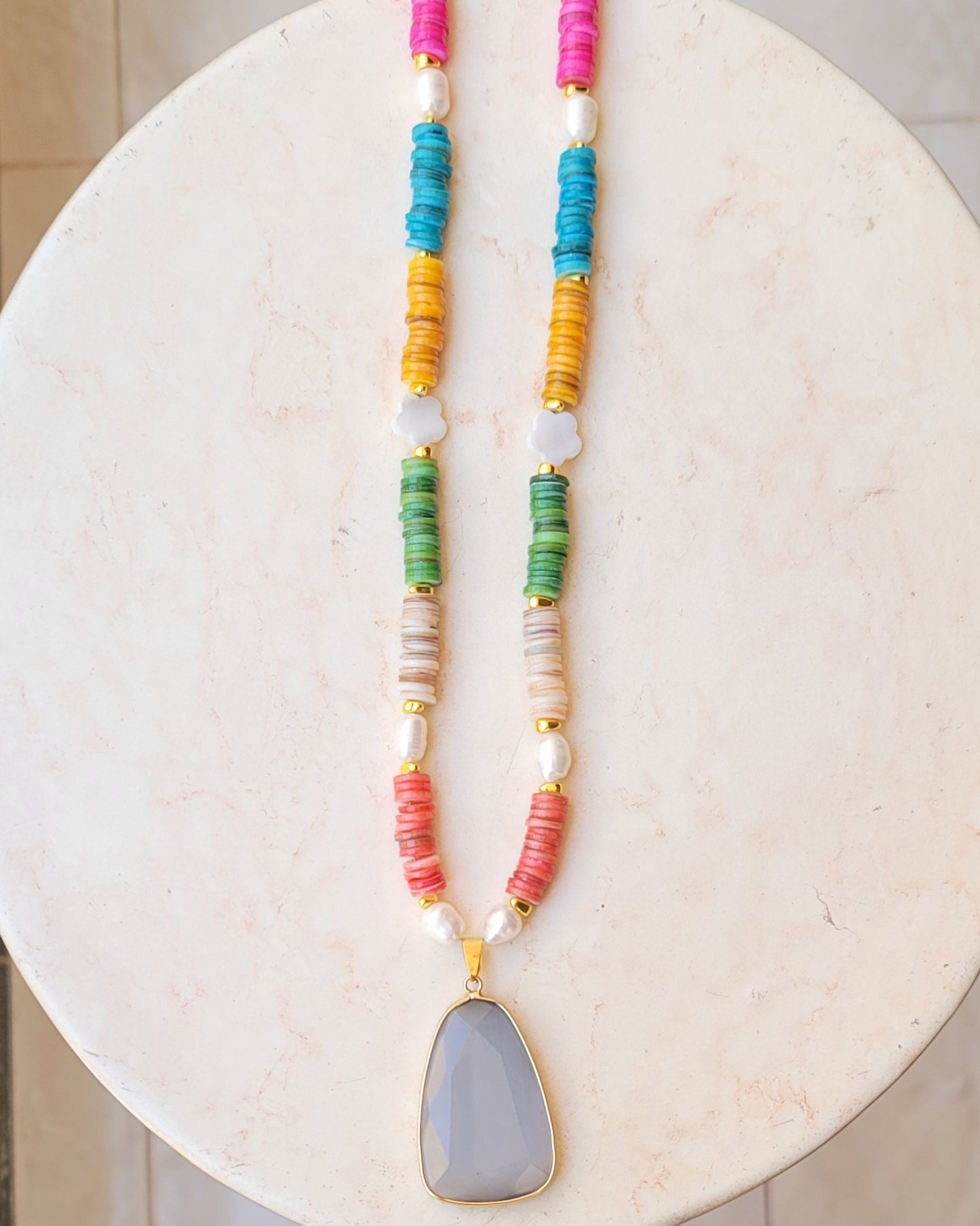 Colored Seashell Chips Necklace With Pearls