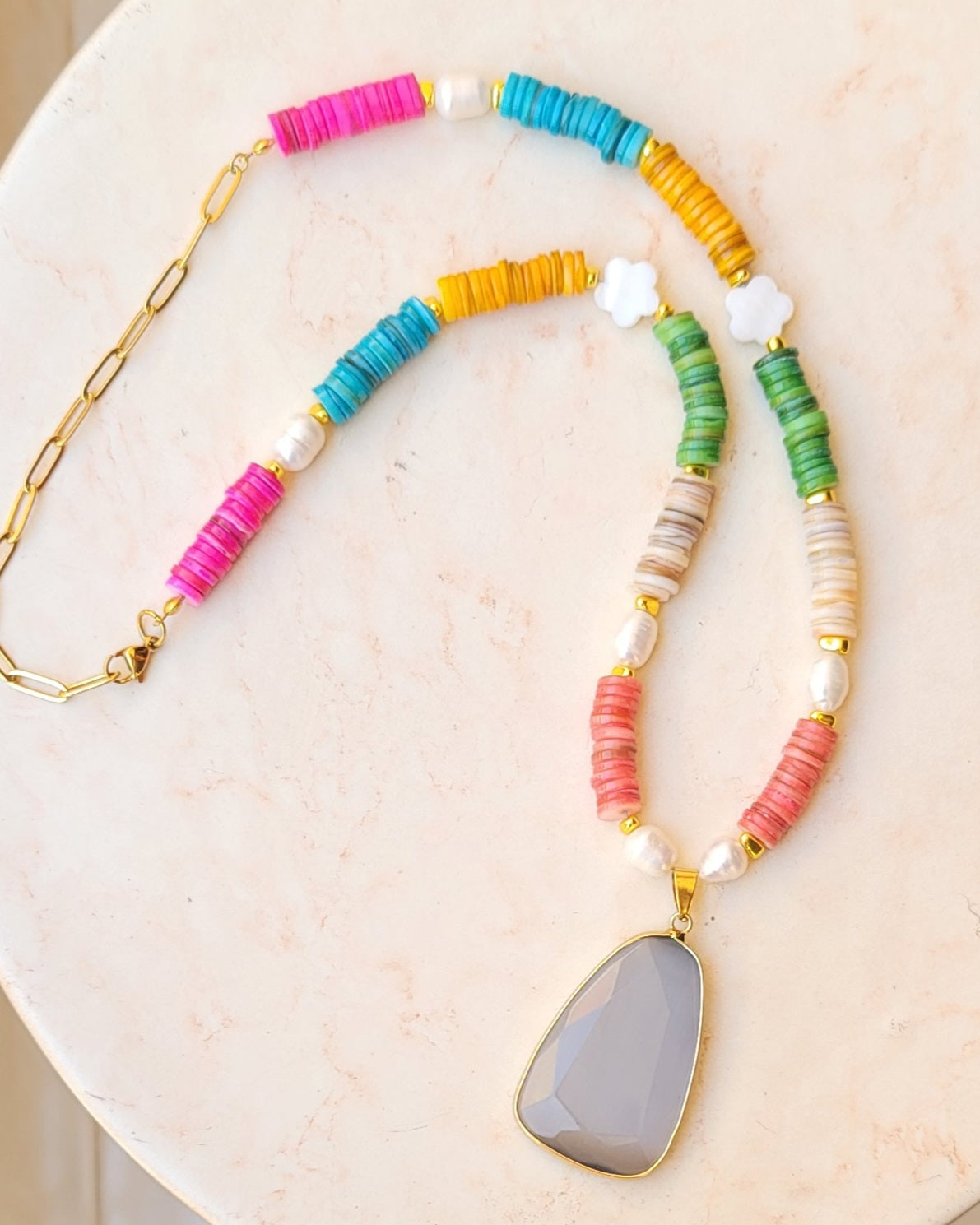 Colored Seashell Chips Necklace With Pearls
