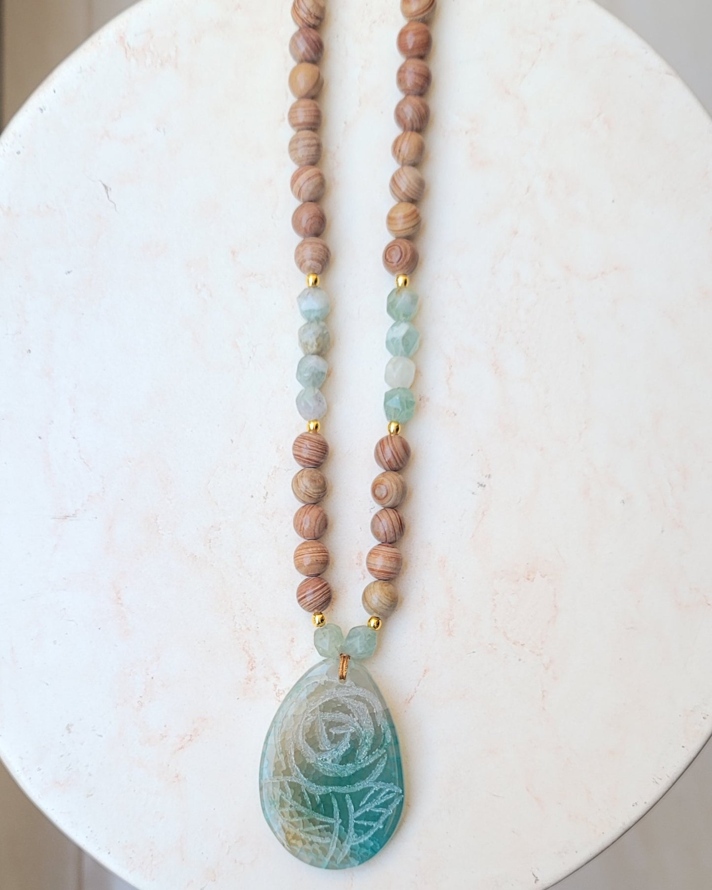 Agate Necklace With Natural Stone Pendnat