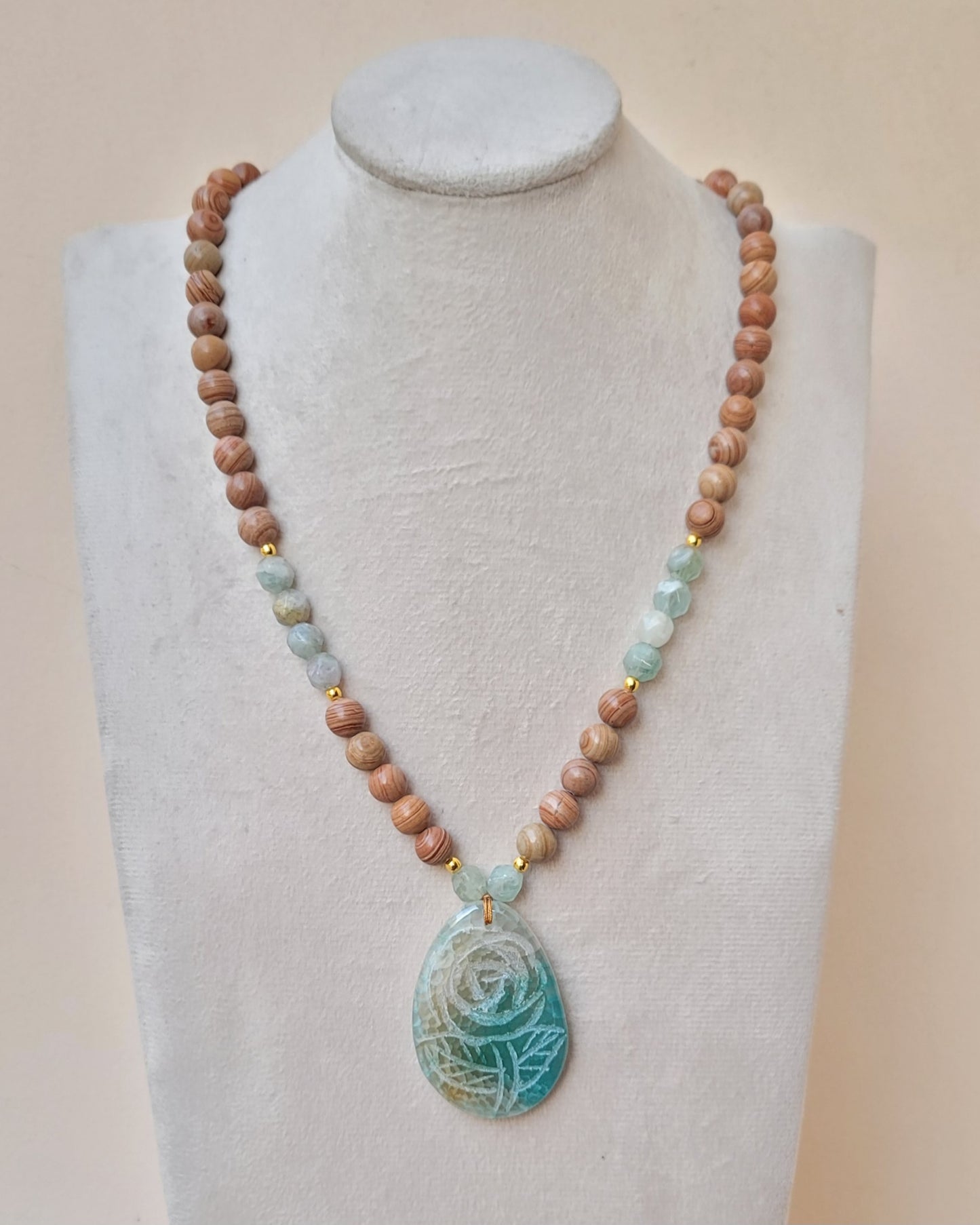 Agate Necklace With Natural Stone Pendnat