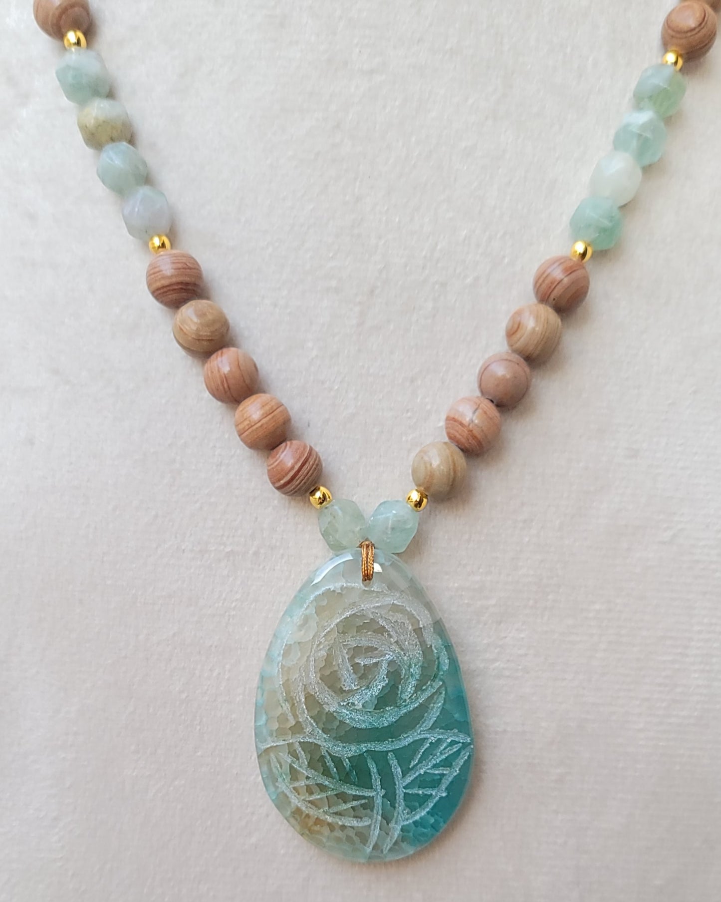 Agate Necklace With Natural Stone Pendnat