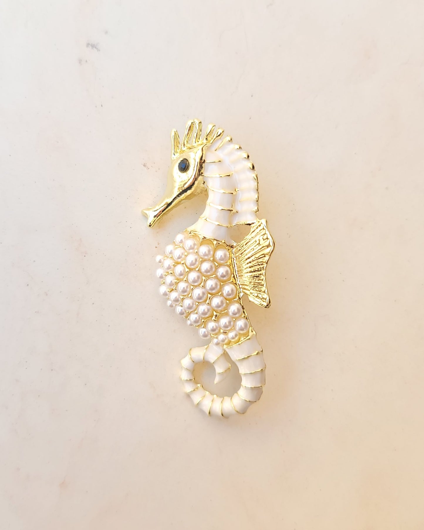 Seahorse Pearls Brooch - White