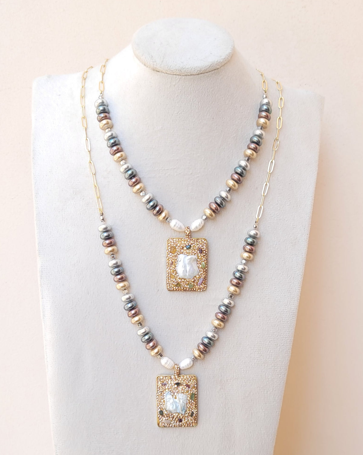 Pearl Necklace With Natural Stone Pendant